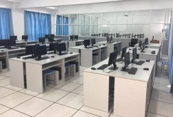 {��h�����������W(xu��)У��ý�w������(zhu��n)�I(y��)��B